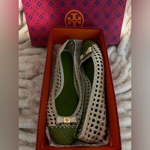 💚 Tory Burch- Green & white size 10.5 💚 Carlyle Ballet Flat